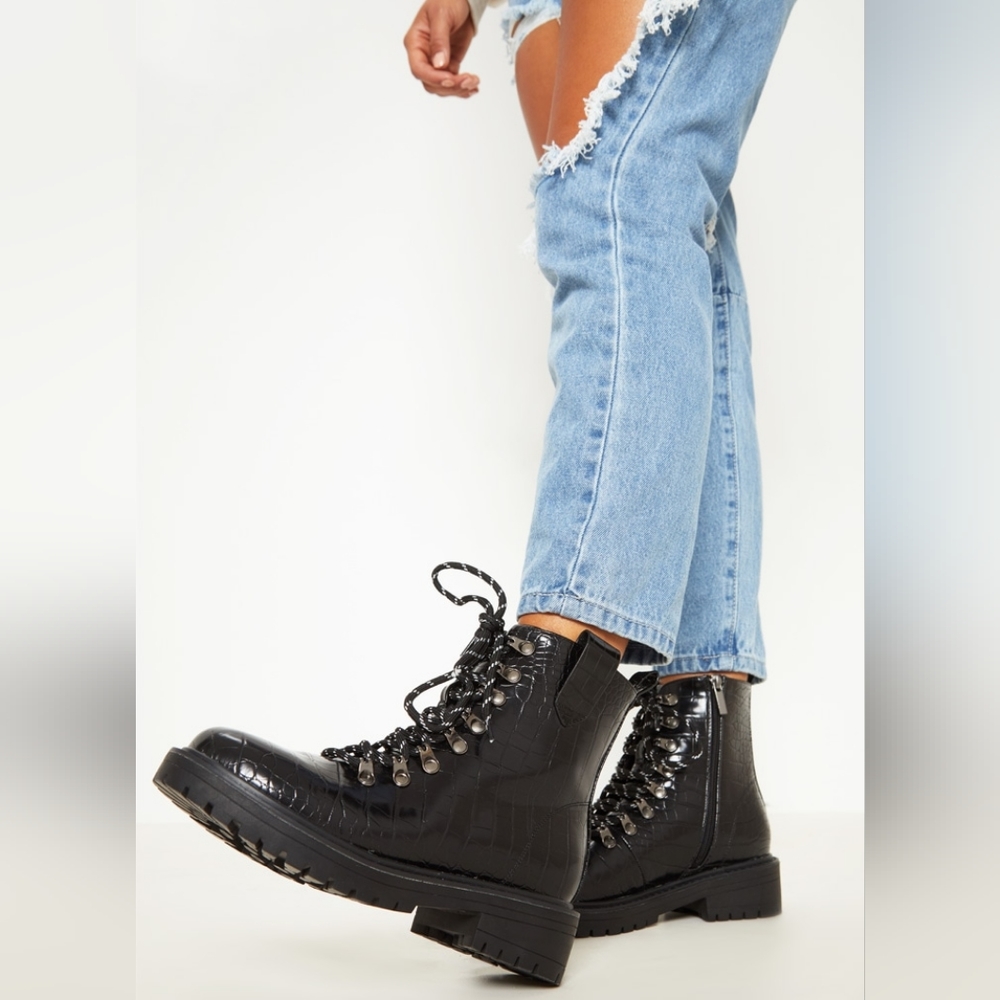 PrettyLittleThing Black Faux Leather Croc Combat Zip Up Boots NEAR NEW US 6 - Picture 16 of 16
